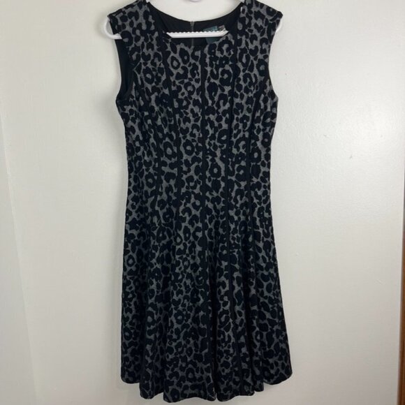 Gabby Skye Black & White Leopard Pattern Sleeveless Dress - Picture 3 of 11